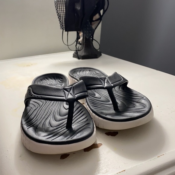 Skechers flip flops - Picture 2 of 2
